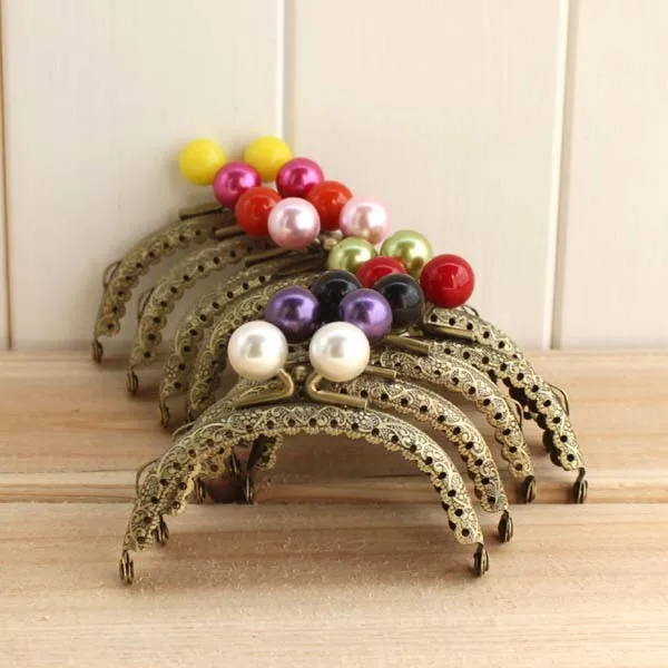 C7 Vintage Knurling 8.5CM Bronze Arc-shaped Lace Candy Bead Head Metal Purse Frame Kiss Clasp 5 Pcs/lot Purse Frame Obag Handle
C7 Vintage Knurling 8.5CM Bronze Arc-shaped Lace Candy Bead Head Metal Purse Frame Kiss Clasp 5 Pcs/lot Purse Frame Obag Handle