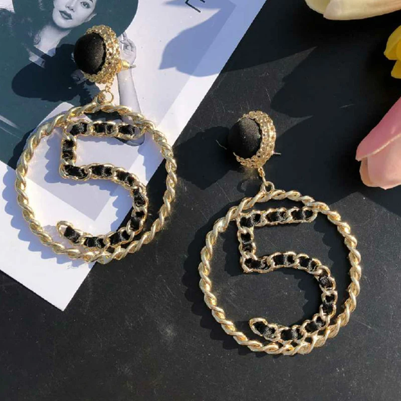 Simple Simulated Pearl High Quality Drop Earring Women Jewelry 1Pair New Fashion Black Ribbon Weaves Big Circle Girls Number 5
Simple Simulated Pearl High Quality Drop Earring Women Jewelry 1Pair New Fashion Black Ribbon Weaves Big Circle Girls Number 5