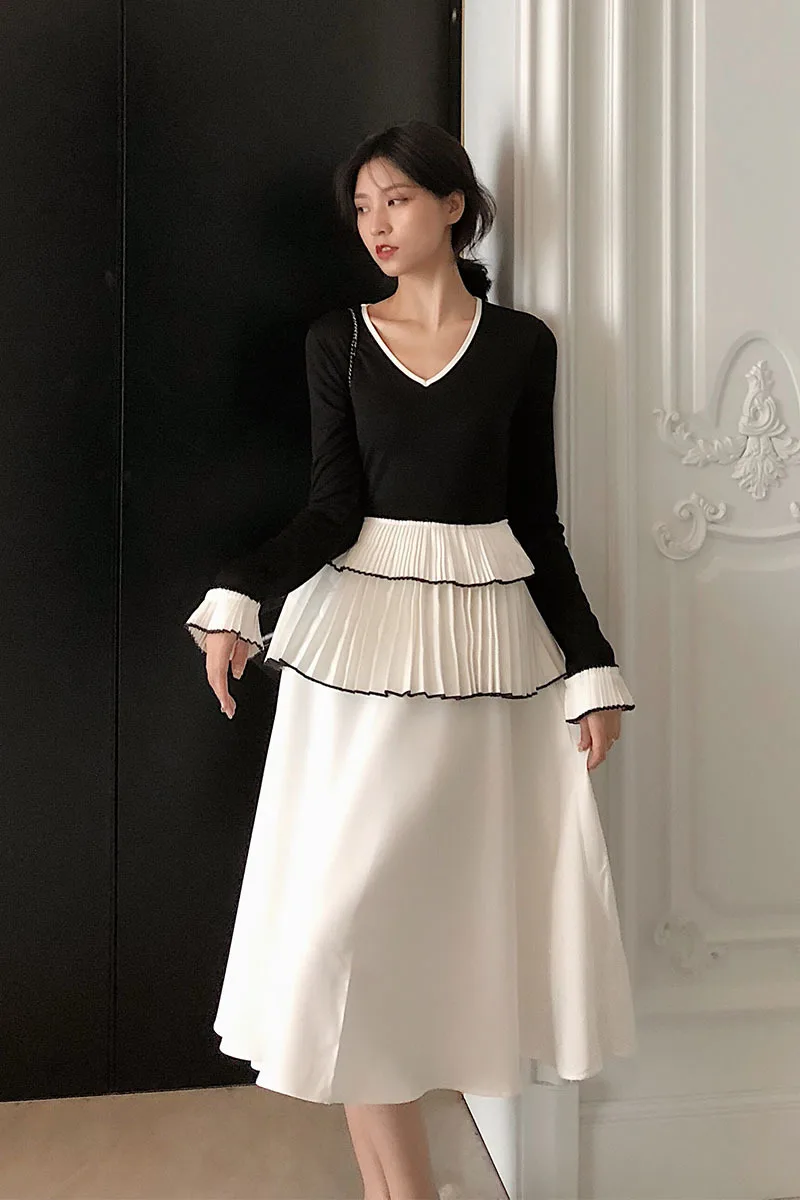 Woman Dresses V-neck Flare Sleeve Black White Color Matching Long Dress Ruffle Flare Sleeve Vintage Dress Women 2020 Q146
Woman Dresses V-neck Flare Sleeve Black White Color Matching Long Dress Ruffle Flare Sleeve Vintage Dress Women 2020 Q146