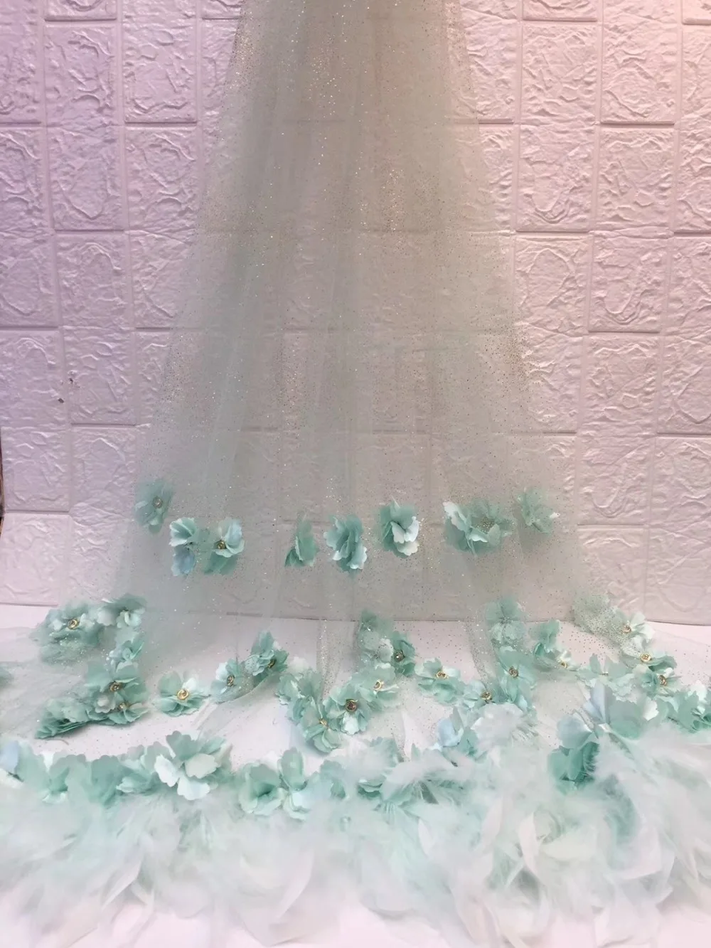 African 3d appliques flower lace fabric 2019 high quality embroidered Nigerian laces fabric guipure tulle french lace for women
African 3d appliques flower lace fabric 2019 high quality embroidered Nigerian laces fabric guipure tulle french lace for women