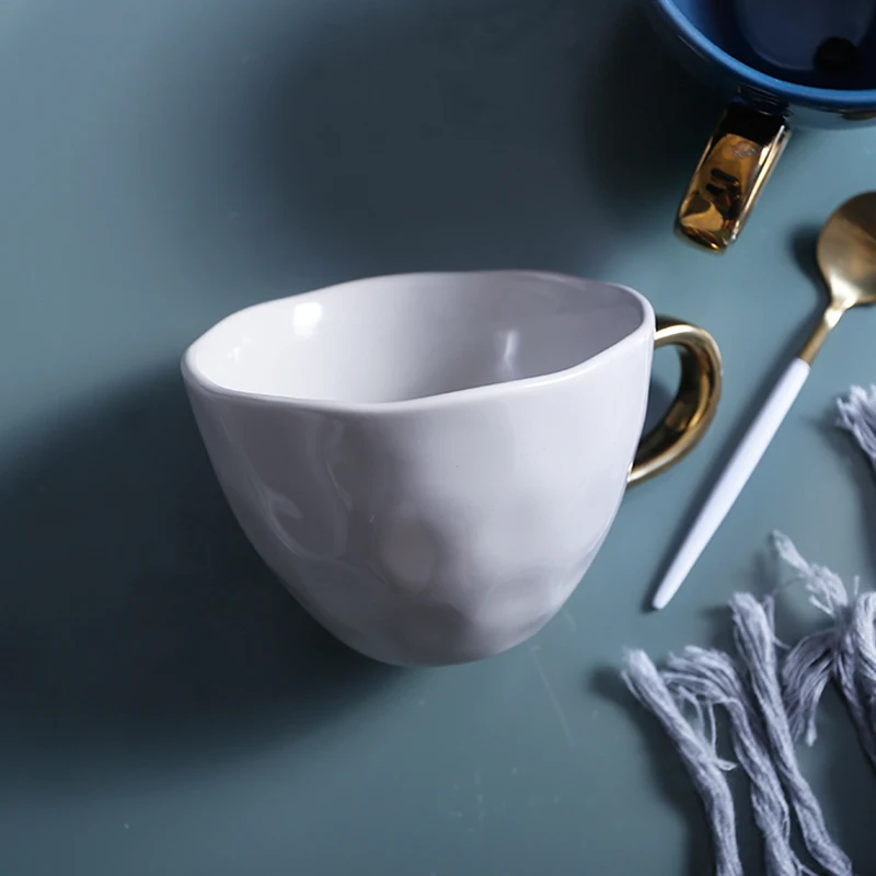 Concise Ins Northern Europe Gold-plated mug Ceramics Lovers Hand Cash Gift Handle Breakfast Cup Spoon Caneca Coffee Mug Moomin
Concise Ins Northern Europe Gold-plated mug Ceramics Lovers Hand Cash Gift Handle Breakfast Cup Spoon Caneca Coffee Mug Moomin
