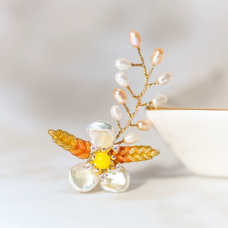 Модные ювелирные изделия Vanssey ручной работы в виде клевера с натуральным барочным жемчугом эмалированная брошь заколки Свадебные аксессуа... 
Модные ювелирные изделия Vanssey ручной работы в виде клевера с натуральным барочным жемчугом эмалированная брошь заколки Свадебные аксессуа...