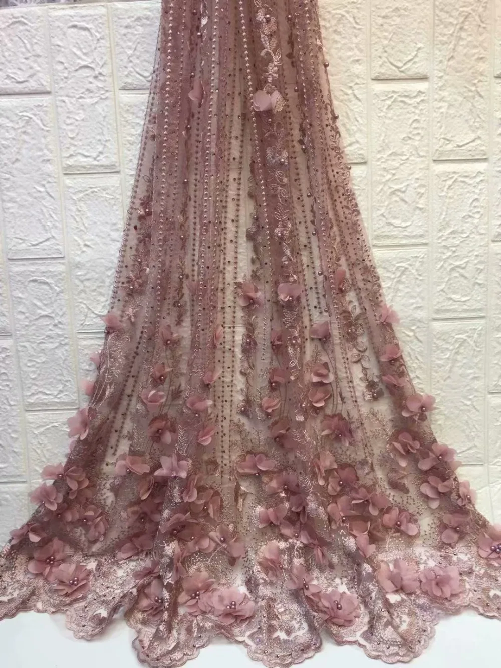 Nigerian lace fabrics 2019 high quality french tulle beaded stones embroidered guipure African 3D lace fabric for wedding party
Nigerian lace fabrics 2019 high quality french tulle beaded stones embroidered guipure African 3D lace fabric for wedding party