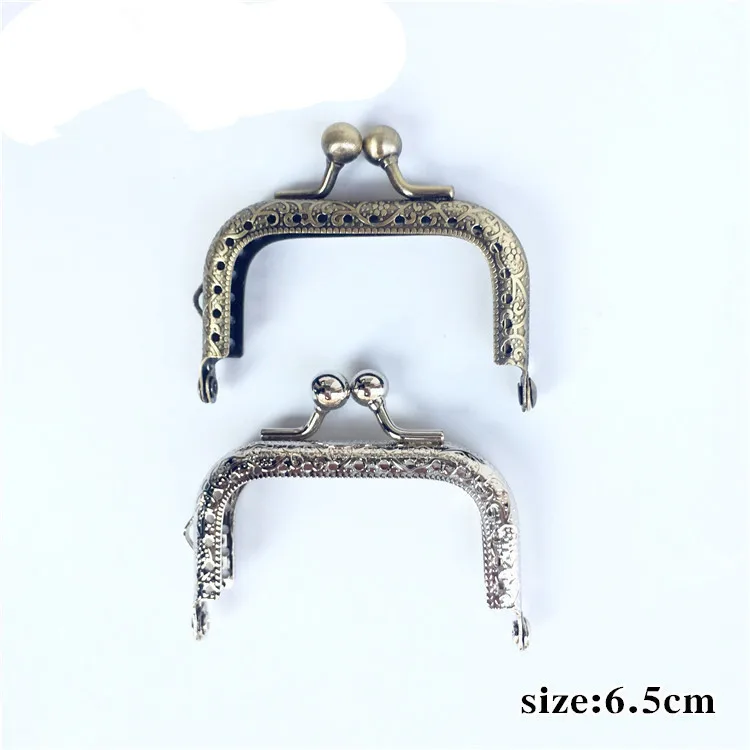 Wholesale 10PCS 6.5cm Square Embossing Mini Obag Handle Metal Purse Frame DIY Kiss Lock Bag Accessories Antique Brass Silver
Wholesale 10PCS 6.5cm Square Embossing Mini Obag Handle Metal Purse Frame DIY Kiss Lock Bag Accessories Antique Brass Silver