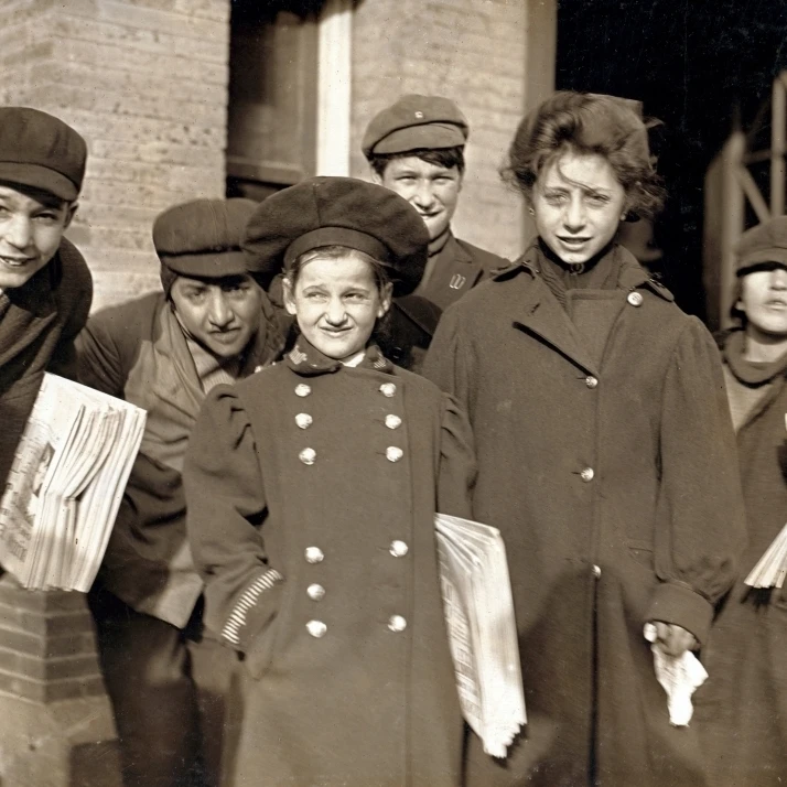 Газетные киоски и газетные Lewis Hine 1909 печать плакатов по науке источник