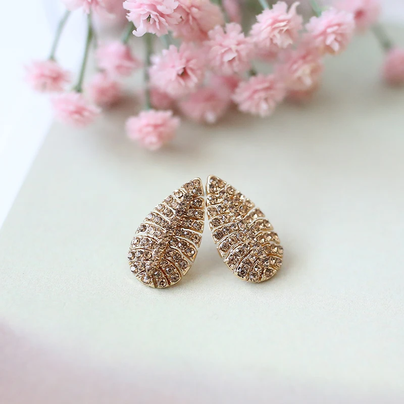 VEYO Leaf Shape Rhinestone Stud Earrings for Woman Zinc Alloy Lead free nickel free Stud Earrings Fashion Jewelry
VEYO Leaf Shape Rhinestone Stud Earrings for Woman Zinc Alloy Lead free nickel free Stud Earrings Fashion Jewelry