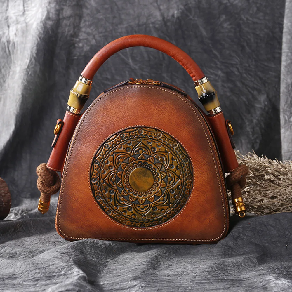 Real Cowhide Women Shoulder Tote Messenger Bags Retro Handbag Totem Pattern High Quality Genuine Leather Top Handle Embossed Bag
Real Cowhide Women Shoulder Tote Messenger Bags Retro Handbag Totem Pattern High Quality Genuine Leather Top Handle Embossed Bag