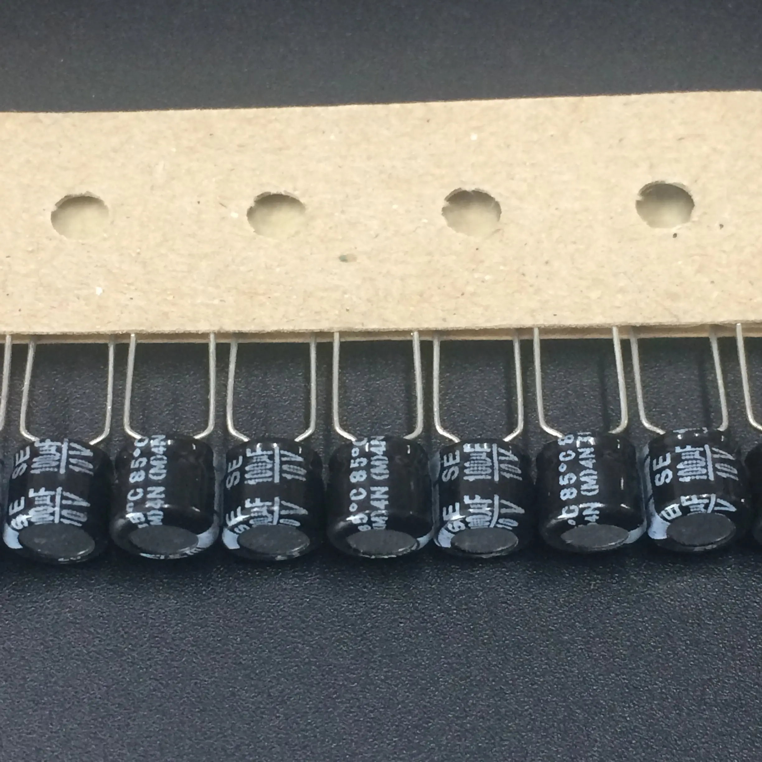 10pcs/100pcs 100uF 10V SUNCON(SANYO) UW series 6.3x5mm 10V100uF Aluminum Electrolytic Capacitor
10pcs/100pcs 100uF 10V SUNCON(SANYO) UW series 6.3x5mm 10V100uF Aluminum Electrolytic Capacitor