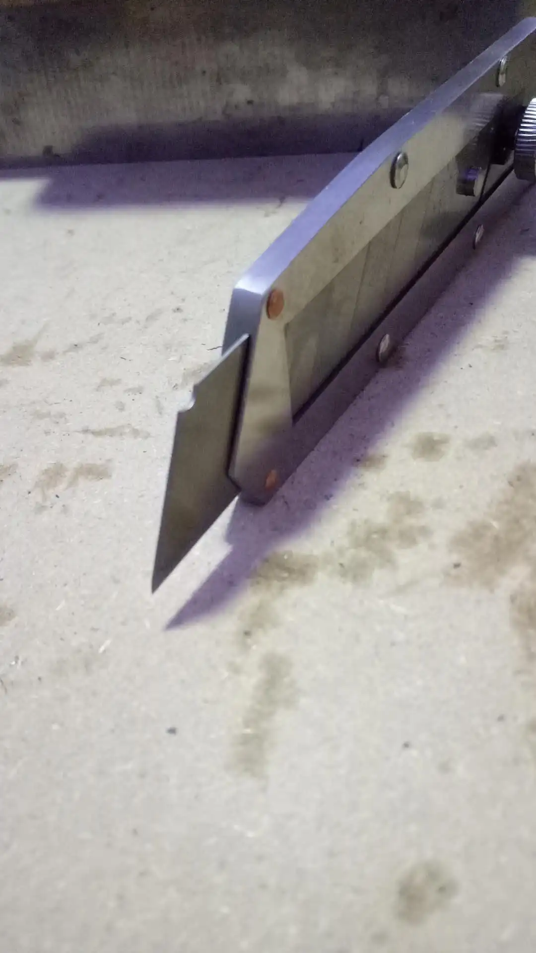 Heavy art knife large knife series full metal wallpaper blade paper blade stainless steel utility knife
Heavy art knife large knife series full metal wallpaper blade paper blade stainless steel utility knife