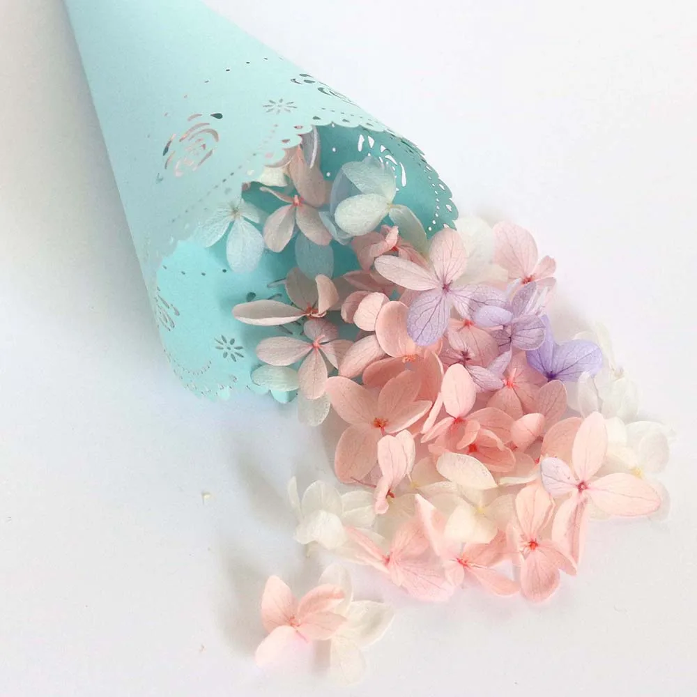 50pcs 3 Colors Wedding Party Confetti Cones Petal Candy Placing Wedding Favors Lace Paper Cones Wedding Decoration Supplies 2019
50pcs 3 Colors Wedding Party Confetti Cones Petal Candy Placing Wedding Favors Lace Paper Cones Wedding Decoration Supplies 2019
