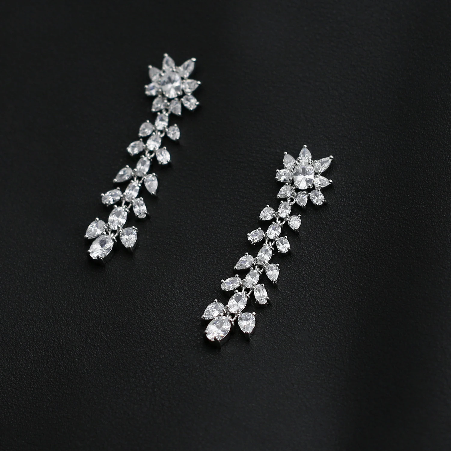5A Cubic Zirconia Teardrop Earring for Women Prom Dangle Earrings Bridal Wedding Jewelry with 925 Silver Pin
5A Cubic Zirconia Teardrop Earring for Women Prom Dangle Earrings Bridal Wedding Jewelry with 925 Silver Pin