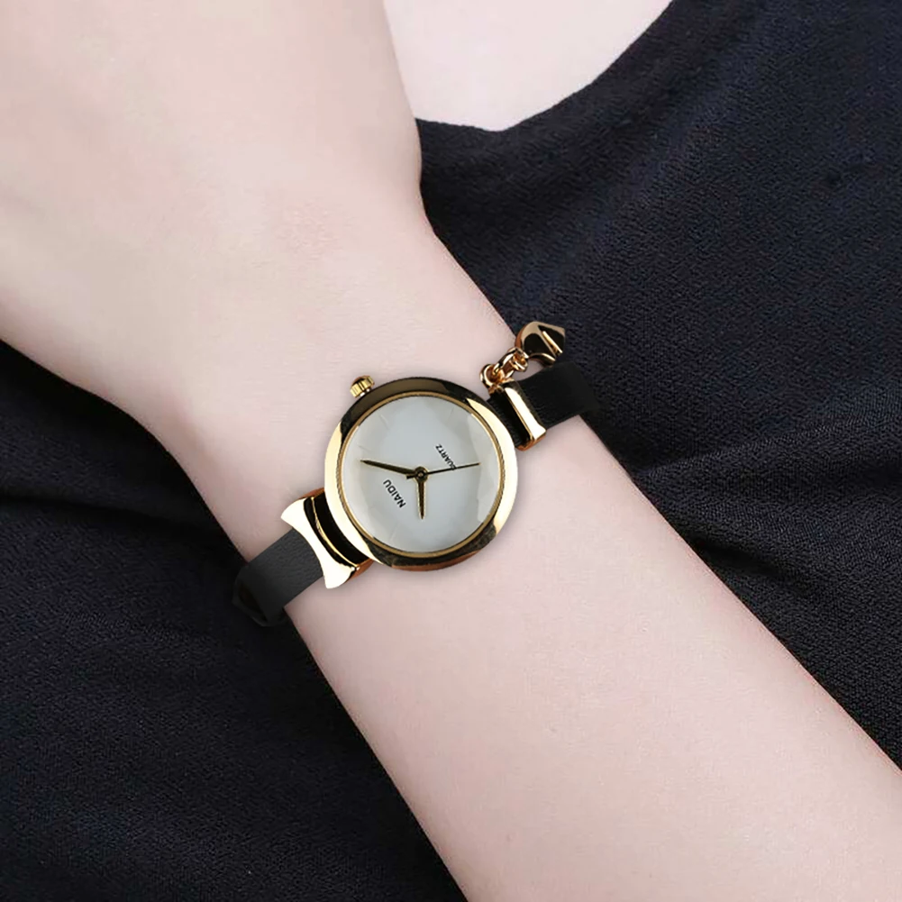 Fashion Women's Watch Luxury Quartz Sport Watches Stainless Steel Dial Leather Band Quartz Wristwatch for Girls
Fashion Women's Watch Luxury Quartz Sport Watches Stainless Steel Dial Leather Band Quartz Wristwatch for Girls