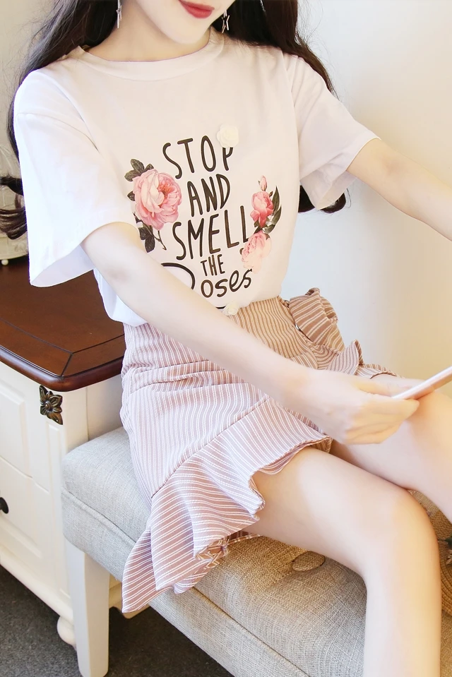 2019 Summer Women Irregular Skirt Letters Print Short Sleeve T-Shirt Set Two-Piece Skirts Korean Fashion Sweatshirt Top Outfit
2019 Summer Women Irregular Skirt Letters Print Short Sleeve T-Shirt Set Two-Piece Skirts Korean Fashion Sweatshirt Top Outfit