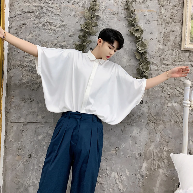 New Summer new Fashion dark buckle design Korean version men's loose bat sleeve hawaiian Thin Blue shirt Hip Hop Free shipping
New Summer new Fashion dark buckle design Korean version men's loose bat sleeve hawaiian Thin Blue shirt Hip Hop Free shipping