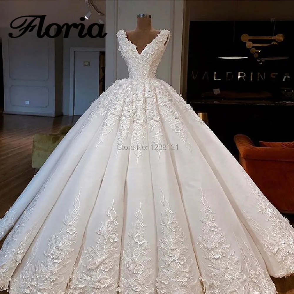 2019 New Dubai Design Royal Train Wedding Dresses Vestido De Noiva Floral Ball Gown Turkey Middle East Bridal Gowns Abendkleider
2019 New Dubai Design Royal Train Wedding Dresses Vestido De Noiva Floral Ball Gown Turkey Middle East Bridal Gowns Abendkleider
