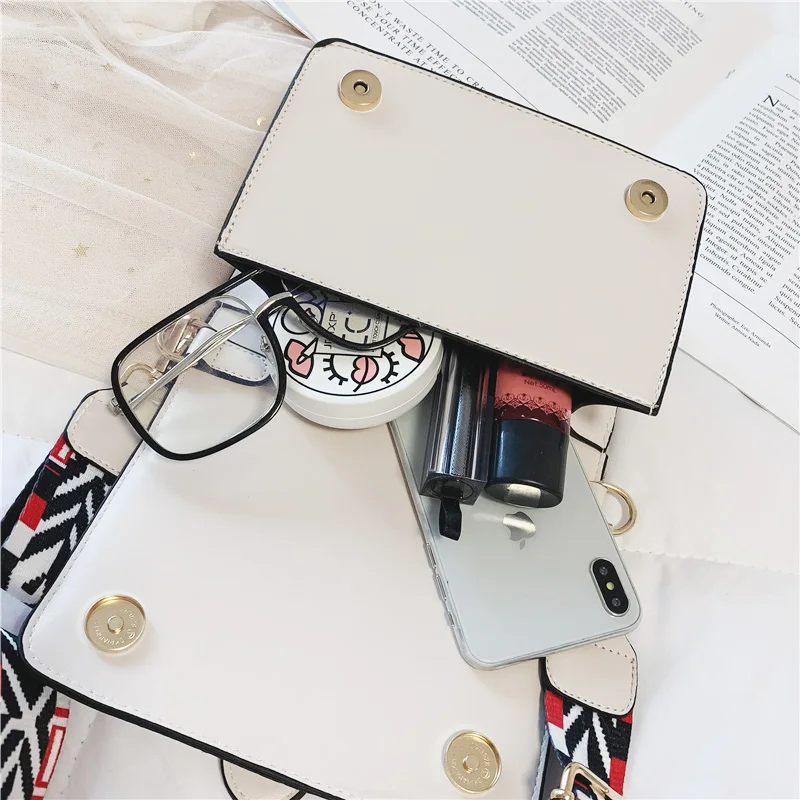 Fashion Women Bag Embroidery Leather Messenger Bag Designer Shoulder Crossbody Bag For Women Handbag Lady QualityNew29
Fashion Women Bag Embroidery Leather Messenger Bag Designer Shoulder Crossbody Bag For Women Handbag Lady QualityNew29