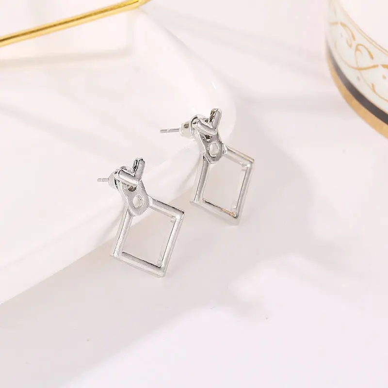 New Retro Jewelry Simple Hollow Box Square Earrings Simple Temperament Women Gifts
New Retro Jewelry Simple Hollow Box Square Earrings Simple Temperament Women Gifts