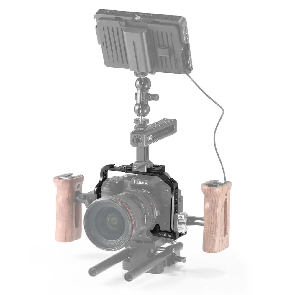 SmallRig DSLR Camera Cage for Panasonic Lumix DMC-G85/G80 Feature with Nato Rail 1/4" &3/8" thread holes for DIY Options 1950
SmallRig DSLR Camera Cage for Panasonic Lumix DMC-G85/G80 Feature with Nato Rail 1/4" &3/8" thread holes for DIY Options 1950