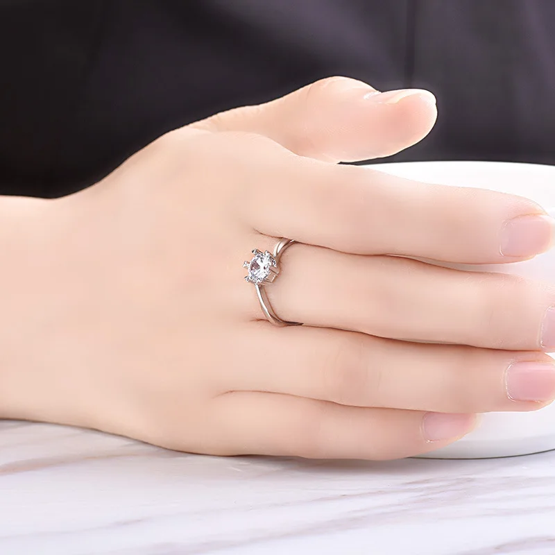 Женское свадебное кольцо с изменяемым размером и кристаллом из кубического