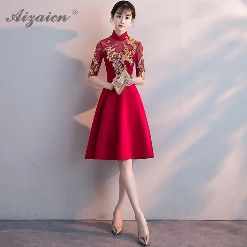 Red Bride Short Cheongsam Modern Embroidery Qi Pao Women Chinese Traditional Wedding Dress Qipao Mini Chinoise Evening Dresses
Red Bride Short Cheongsam Modern Embroidery Qi Pao Women Chinese Traditional Wedding Dress Qipao Mini Chinoise Evening Dresses