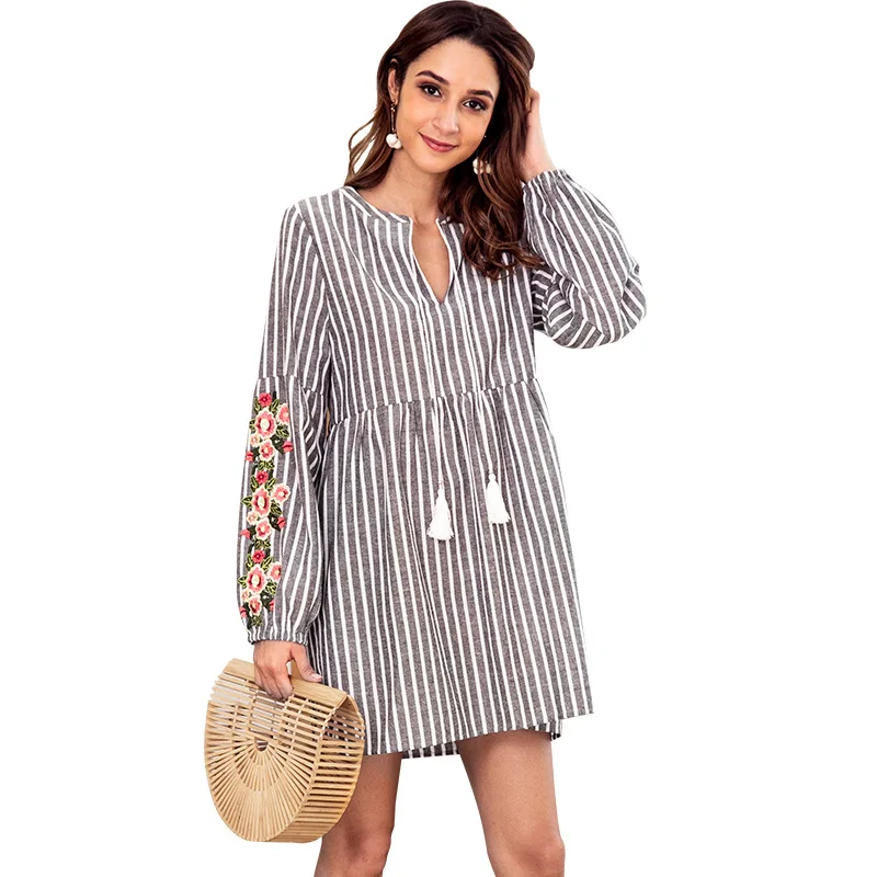 2018 Autumn New Fashion V Lead Embroidery Collage Dress Woman Leisure Time Stripe Pulling Rope Waist Long Sleeve Suit-dress
2018 Autumn New Fashion V Lead Embroidery Collage Dress Woman Leisure Time Stripe Pulling Rope Waist Long Sleeve Suit-dress