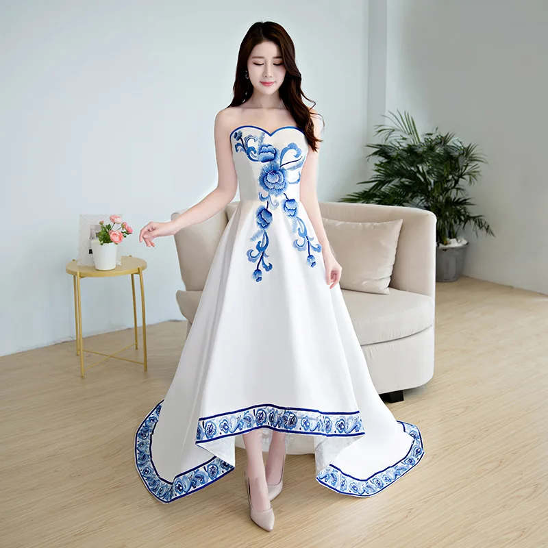 Blanc Porcelaine Dresses Cheongsam Katoen Tailing Chinese Evening Dress Long Embroidery Qipao Modern Oriental Wedding Gowns
Blanc Porcelaine Dresses Cheongsam Katoen Tailing Chinese Evening Dress Long Embroidery Qipao Modern Oriental Wedding Gowns