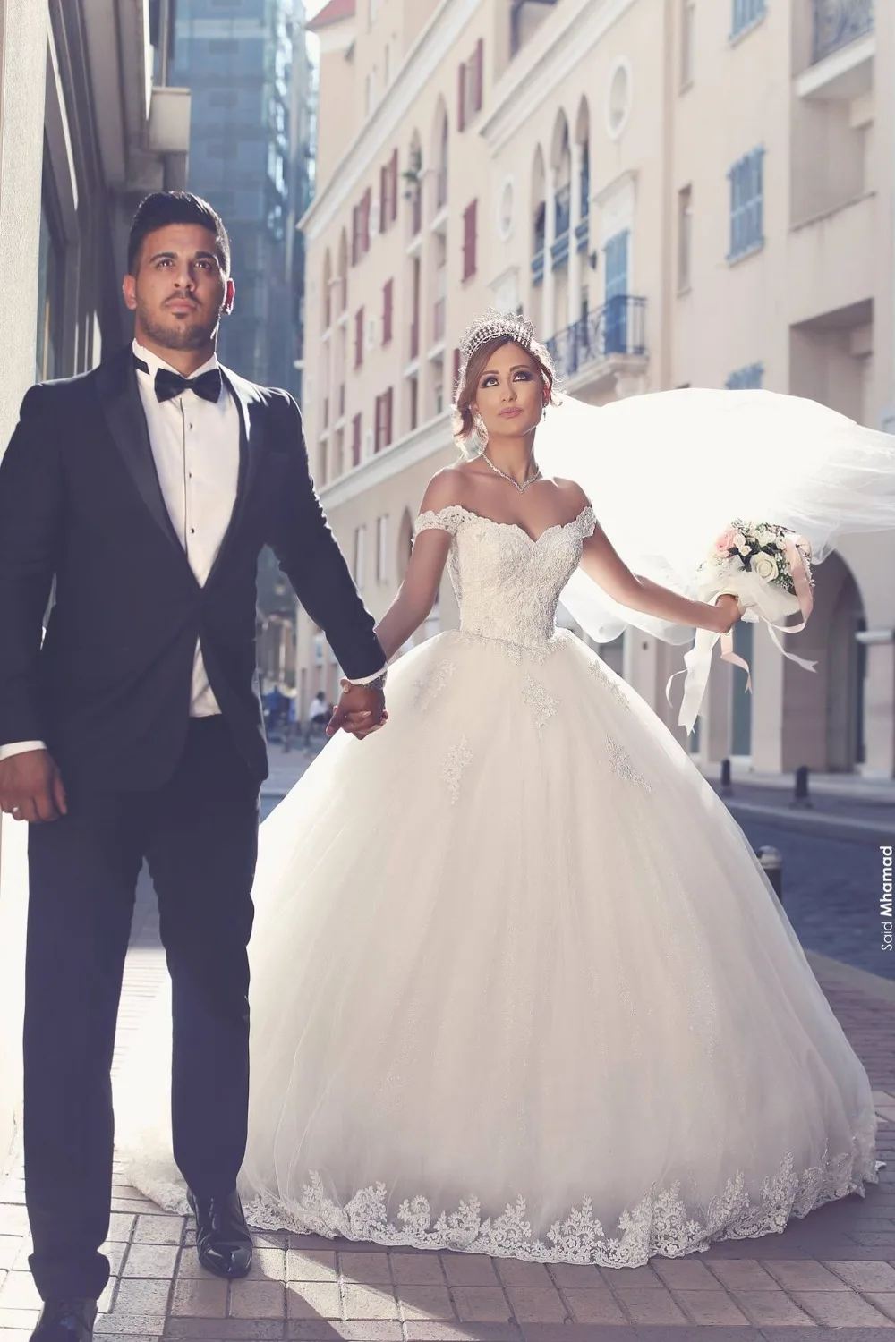 vestido de novia Fashionable Ball Gown Wedding Dress 2020 V-neck Appliqued Tulle Bride Wedding Gown Corset Back Sleeveless
vestido de novia Fashionable Ball Gown Wedding Dress 2020 V-neck Appliqued Tulle Bride Wedding Gown Corset Back Sleeveless