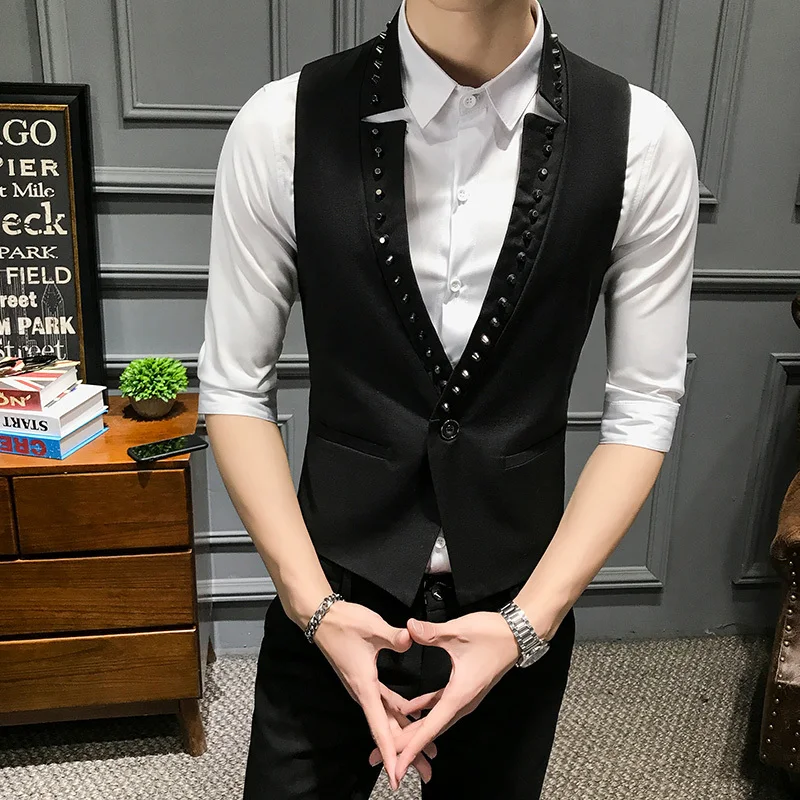 Black Men Vest Brand New Slim Fit Male Tide V Lead Rivet Decoration Punk Wind One Button Vest Performance Vest Men 2019 Spring
Black Men Vest Brand New Slim Fit Male Tide V Lead Rivet Decoration Punk Wind One Button Vest Performance Vest Men 2019 Spring
