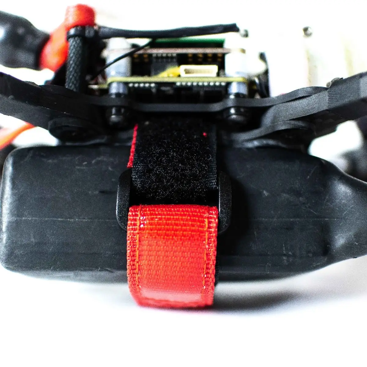 2PCS EMAX LiPo Battery Strap 260mm Tie Strap Fastener Reusable for RC FPV Racing Drone Fixed Part Accessories
2PCS EMAX LiPo Battery Strap 260mm Tie Strap Fastener Reusable for RC FPV Racing Drone Fixed Part Accessories