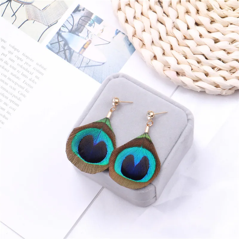 Bohemia Earrings Peacock Feather Stud Earrings Party Wedding Green Blue Vintage Gold Alloy for Femme Mujer New Fashion Jewelry
Bohemia Earrings Peacock Feather Stud Earrings Party Wedding Green Blue Vintage Gold Alloy for Femme Mujer New Fashion Jewelry