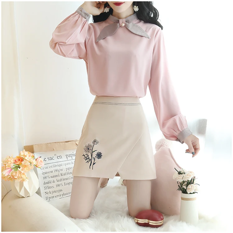 2019 Spring Suits Bowknot Chiffon Top Shirt & Embroidered Split Skirts Two Piece Clothing Set Women Outfit Vestidos Women S M L
2019 Spring Suits Bowknot Chiffon Top Shirt & Embroidered Split Skirts Two Piece Clothing Set Women Outfit Vestidos Women S M L
