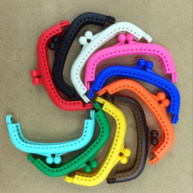 Scrub Resin Pinhole Purse Frame 8.5CM Arc Plastic Frame DIY Handmade Bag Coin Purse 5pcs/lot ABS Sewing Purse Frame Wholesale
Scrub Resin Pinhole Purse Frame 8.5CM Arc Plastic Frame DIY Handmade Bag Coin Purse 5pcs/lot ABS Sewing Purse Frame Wholesale