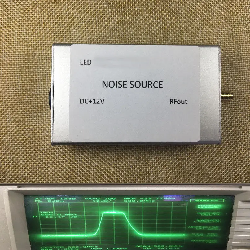 DYKB 1MHz - 3.5GHz Noise Signal Generator Noise Source Simple Spectrum Tracking Source interference for Standing wave bridge
DYKB 1MHz - 3.5GHz Noise Signal Generator Noise Source Simple Spectrum Tracking Source interference for Standing wave bridge
