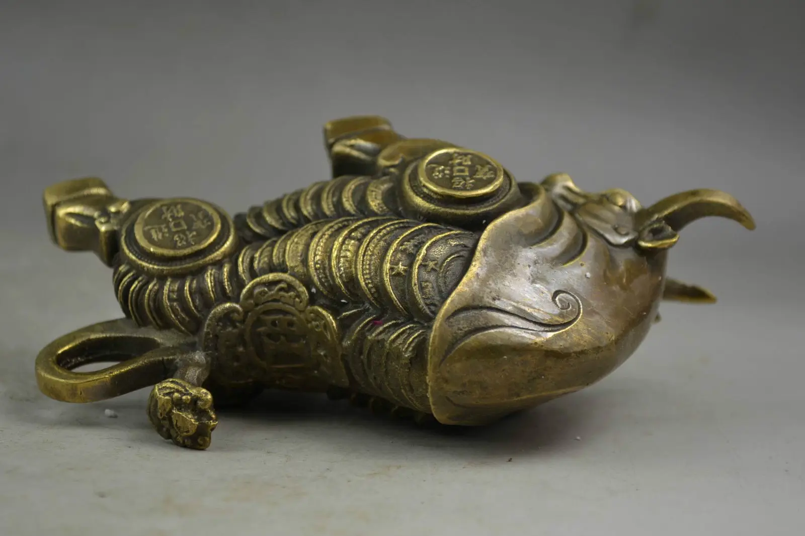 Collection Chinese Brass Carved Zodiac Animal Cattle Cows Bring Gold Coin Money Exquisite Small Statues
Collection Chinese Brass Carved Zodiac Animal Cattle Cows Bring Gold Coin Money Exquisite Small Statues