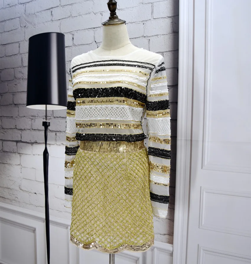 Royal Luxury Party Skirts Suits 2016 Shiny Sequined Stripped Embroidery Tops And Sparkle Golden Skirt Suits Clothing Set NS247
Royal Luxury Party Skirts Suits 2016 Shiny Sequined Stripped Embroidery Tops And Sparkle Golden Skirt Suits Clothing Set NS247