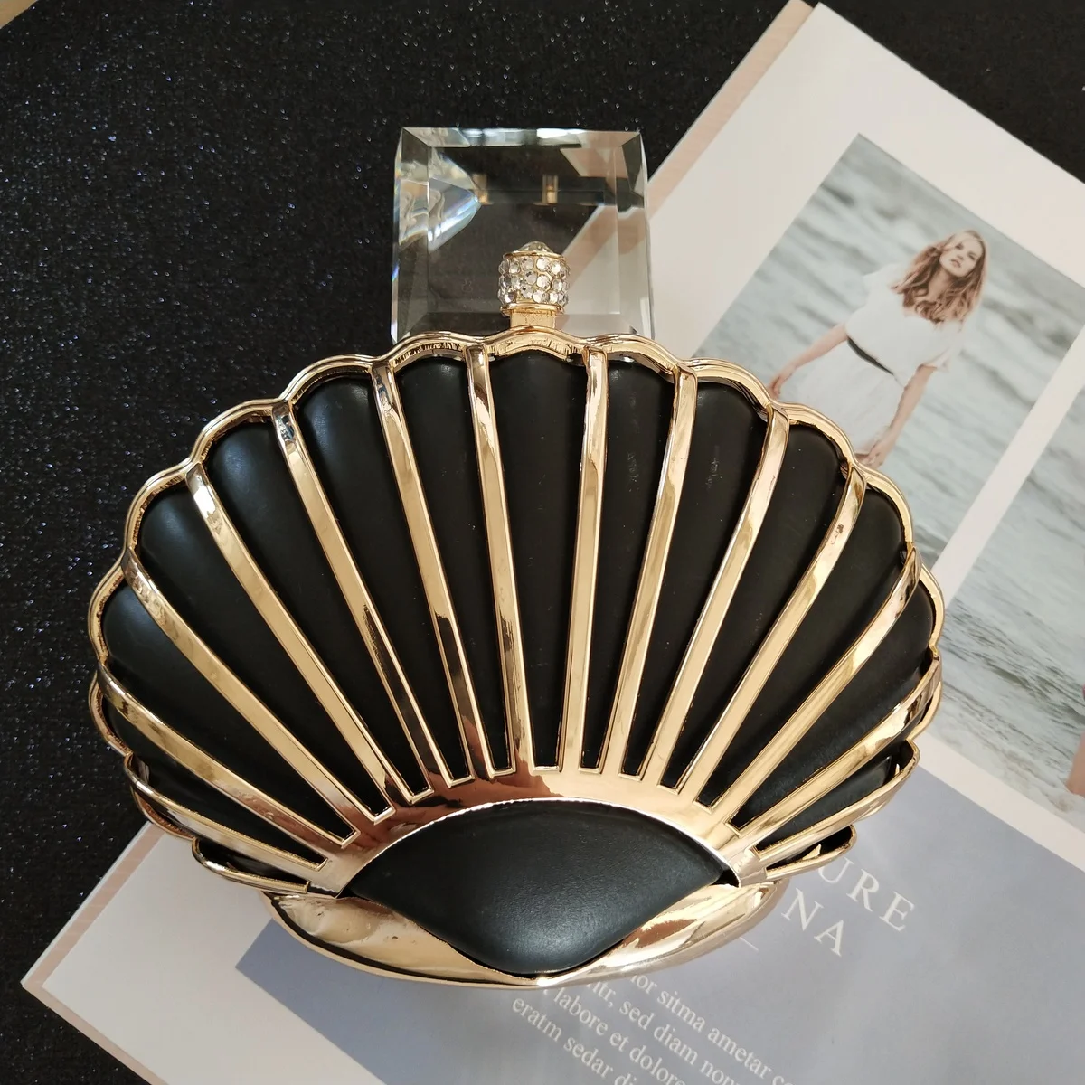 High Archives Alloy Shell Mouth Golden Box Dinner Package Manual Package Export Of Gold Package Metal Parts Send Paper Type
High Archives Alloy Shell Mouth Golden Box Dinner Package Manual Package Export Of Gold Package Metal Parts Send Paper Type