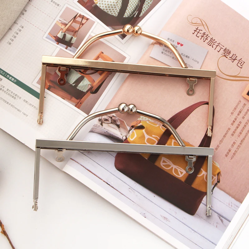 Legs 20CM Screw Design Handle Kiss Lock Bag DIY Coin Purse Bag Accessories Metal Frame Purse Obag Handle Purse Wallet Frame
Legs 20CM Screw Design Handle Kiss Lock Bag DIY Coin Purse Bag Accessories Metal Frame Purse Obag Handle Purse Wallet Frame