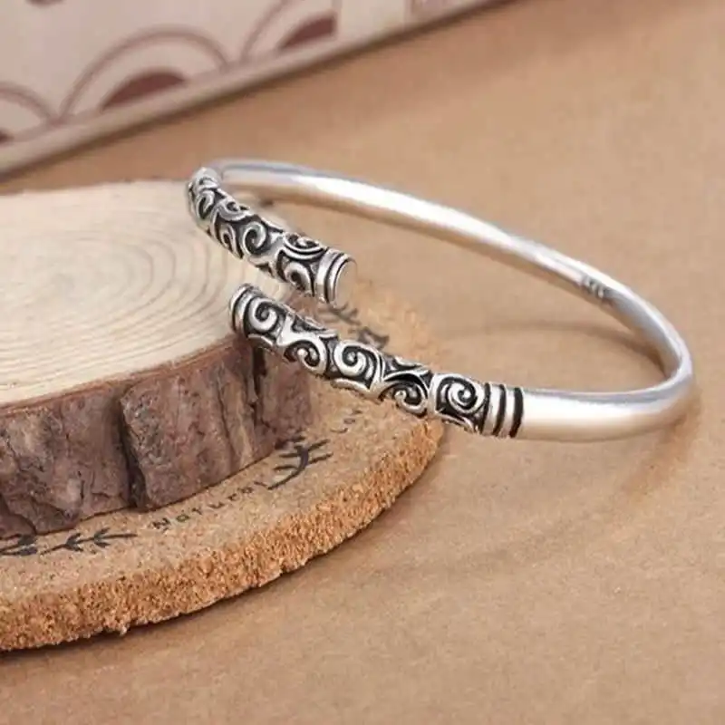 Vintage Cuff Bracelet Bangle Antique Silver Color Twisted Pattern Carved Wristband Jewelry
Vintage Cuff Bracelet Bangle Antique Silver Color Twisted Pattern Carved Wristband Jewelry