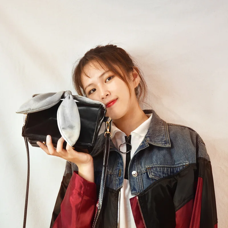 New Trendy Velvet Ribbons Flap Bag Womans Casual Shoulder Bag Beautiful Retro Messenger Bag Bow Handbag Girls Gift
New Trendy Velvet Ribbons Flap Bag Womans Casual Shoulder Bag Beautiful Retro Messenger Bag Bow Handbag Girls Gift