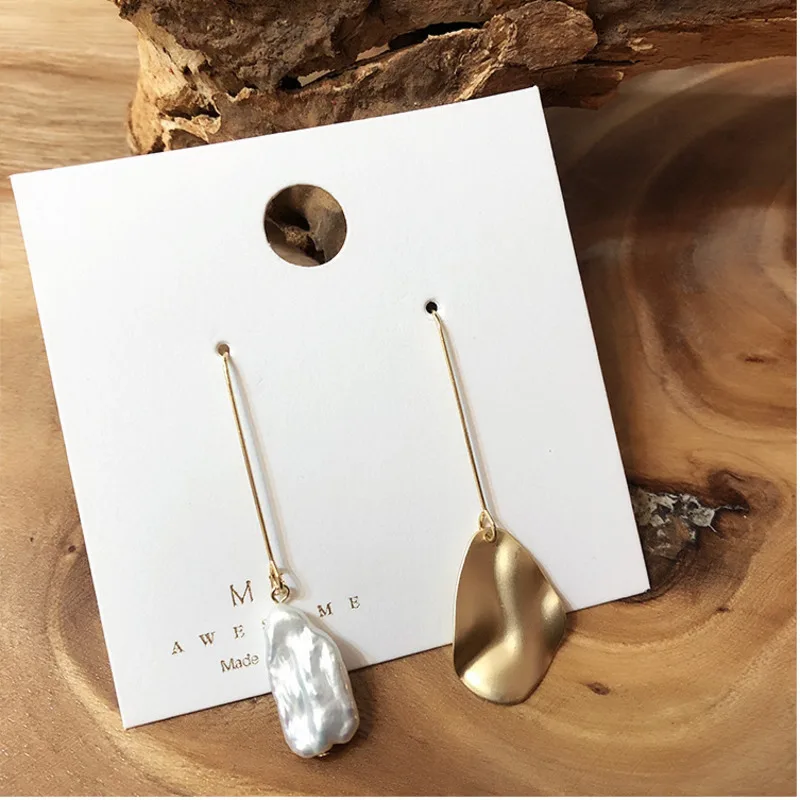 Korea Baroque Freshwater Pearl Earrings Asymmetric Earrings Irregular Metal Fashion Women's ear rings 2020 Vintage Jewelry
Korea Baroque Freshwater Pearl Earrings Asymmetric Earrings Irregular Metal Fashion Women's ear rings 2020 Vintage Jewelry