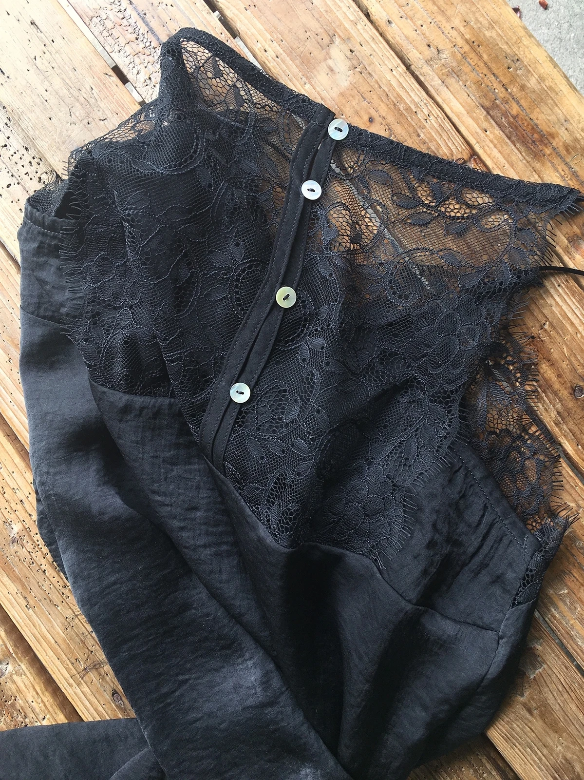 New Fashion Lace Camis Sexy Women Summer V Neck Sleeveless Lady Casual Hollow Out Tank Tops Black White
New Fashion Lace Camis Sexy Women Summer V Neck Sleeveless Lady Casual Hollow Out Tank Tops Black White