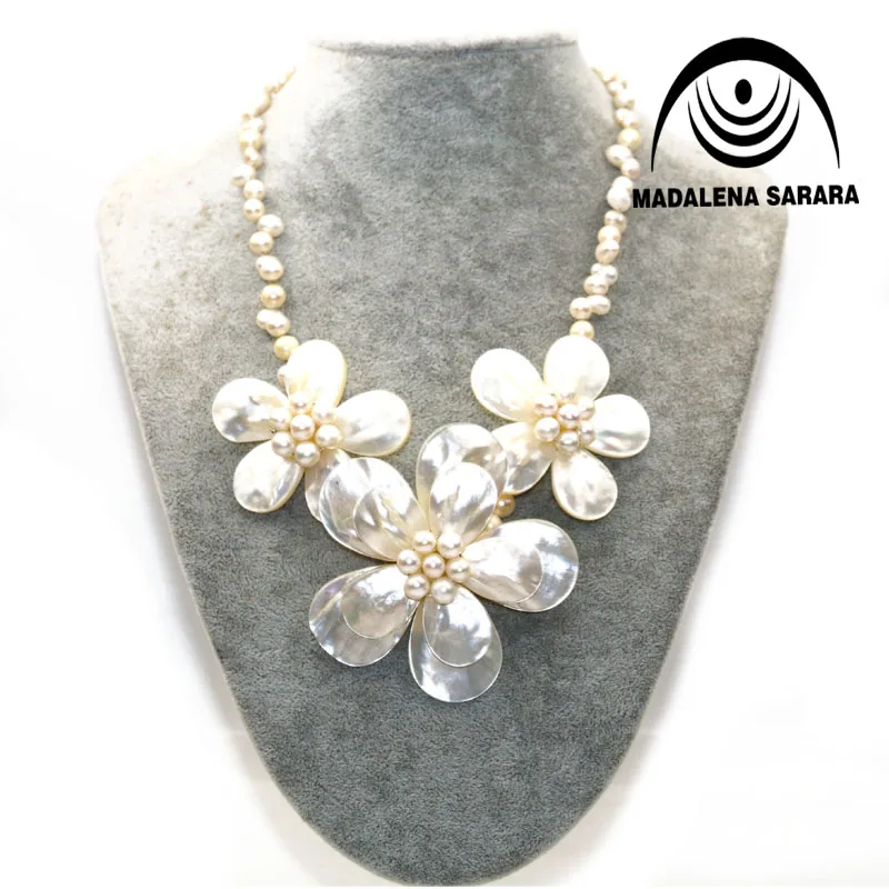 MADALENA SARARA Hot Sale European American Festival White Freshwater Pearl Necklace Three Shell Flower Necklace Personality
MADALENA SARARA Hot Sale European American Festival White Freshwater Pearl Necklace Three Shell Flower Necklace Personality