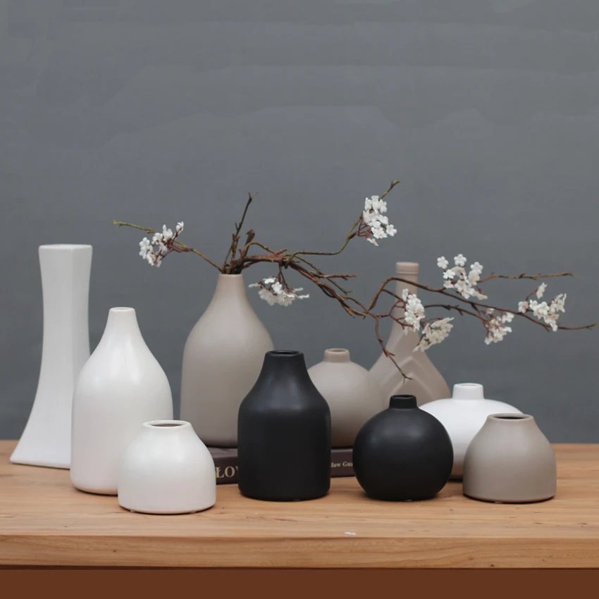 Classic Black / White Ceramic Vase Chinese Crafts Contracted Porcelain Bottle Flower Arrangement Home Decor Bathroom Accessories
Classic Black / White Ceramic Vase Chinese Crafts Contracted Porcelain Bottle Flower Arrangement Home Decor Bathroom Accessories