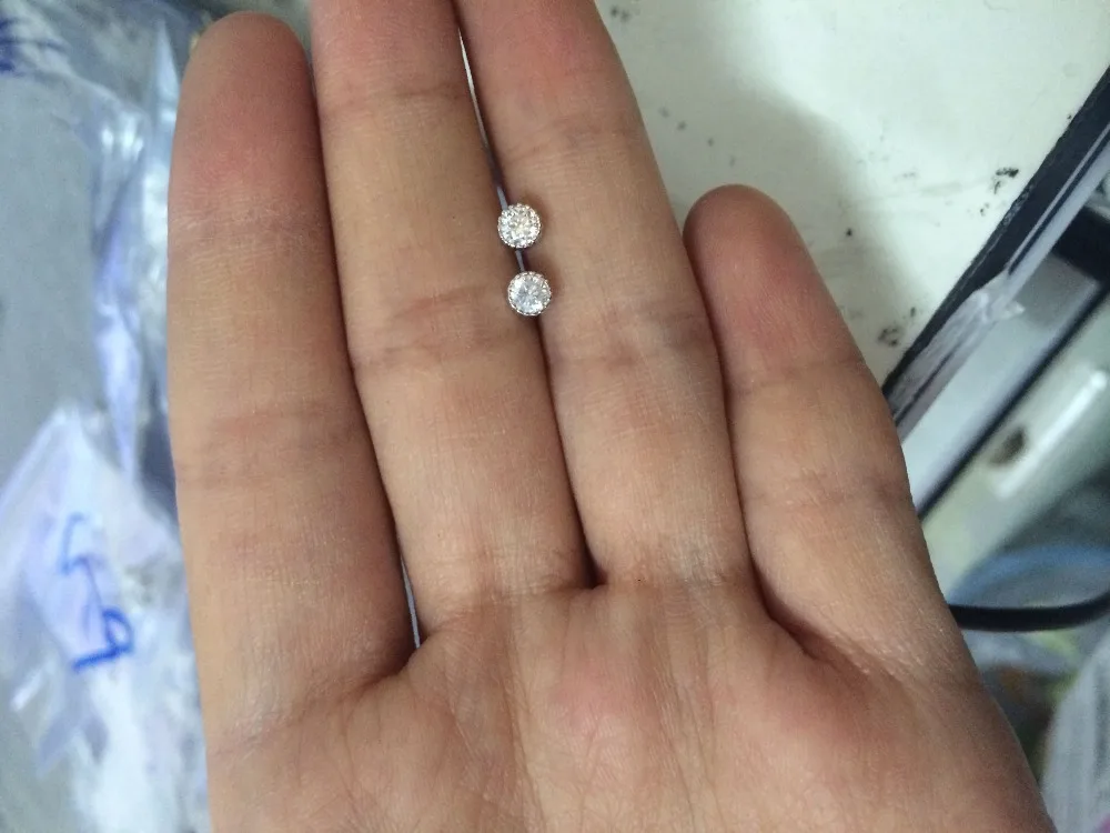 Shinny Lady's Real. 925 sterling silver jewelry Round CZ AAA+ stone Stud Earrings TINNY/ SMALL 3MM GTLE881
Shinny Lady's Real. 925 sterling silver jewelry Round CZ AAA+ stone Stud Earrings TINNY/ SMALL 3MM GTLE881