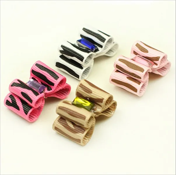 50PCS Wholesale Hand Made Pet Cat Dog Grooming Hair Bows Rhinestone Ribbon Dog Bows Doggie Boutique Puppy Accessories Petshop
50PCS Wholesale Hand Made Pet Cat Dog Grooming Hair Bows Rhinestone Ribbon Dog Bows Doggie Boutique Puppy Accessories Petshop