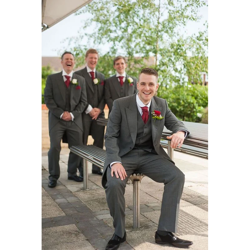 Smoking Grey Tailcoat Men Wedding Suit 2019 Slim Fit 3 Piece groom mens Tuxedo Groomsmen Suits Custom Prom Blazer Terno
Smoking Grey Tailcoat Men Wedding Suit 2019 Slim Fit 3 Piece groom mens Tuxedo Groomsmen Suits Custom Prom Blazer Terno