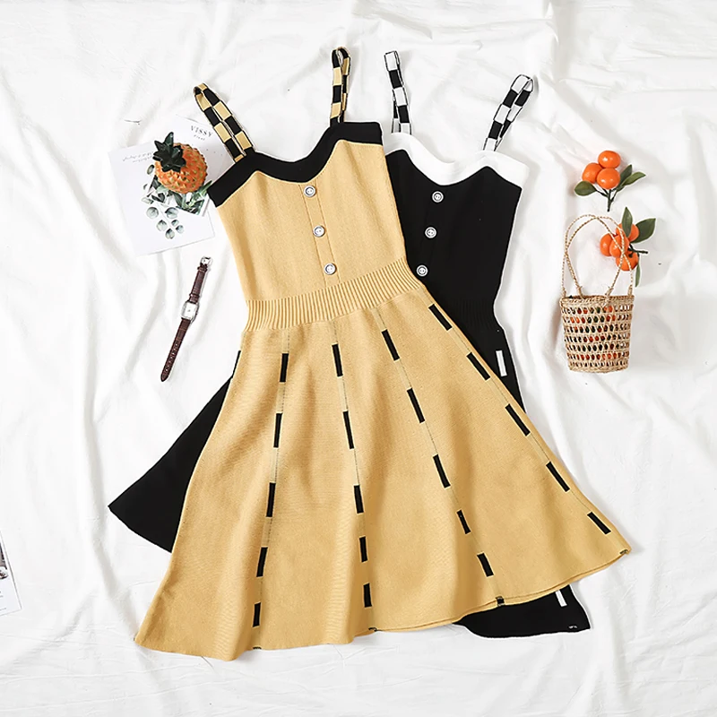 Knitted Dress Female 2021 Summer Sweet A line Dress Sexy Strap Patchwork V-Neck Sleeveless Button Slim Women Dress Vestidos
Knitted Dress Female 2021 Summer Sweet A line Dress Sexy Strap Patchwork V-Neck Sleeveless Button Slim Women Dress Vestidos