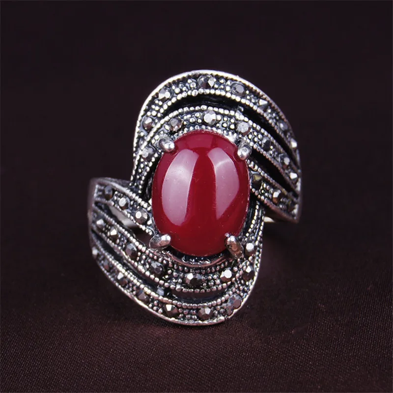 Женское кольцо с крупным черным/красным/зеленым драгоценным камнем | Украшения и