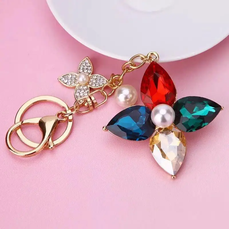 Classic Fashion Crystal Clover Keychain Charm Jewelry Rhinestone Clover Car Key Ring Female Bag Pendant Accessories Key Pendant
Classic Fashion Crystal Clover Keychain Charm Jewelry Rhinestone Clover Car Key Ring Female Bag Pendant Accessories Key Pendant