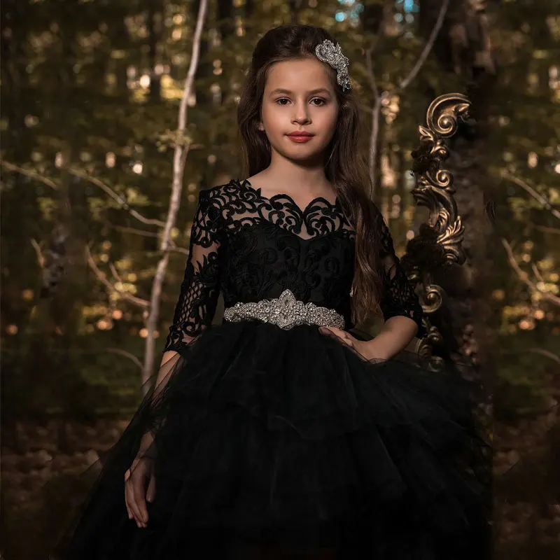 Fashion Black Hi-lo Long Sleeves Girs Pageant Ball Gowns with Train Lace Appliques V Back Style Kids Prom Dress with Rhinestones
Fashion Black Hi-lo Long Sleeves Girs Pageant Ball Gowns with Train Lace Appliques V Back Style Kids Prom Dress with Rhinestones